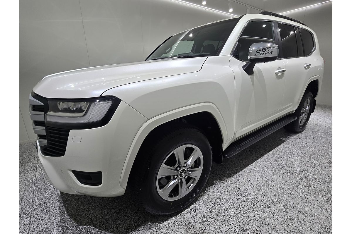 2022 Toyota Landcruiser Sahara FJA300R
