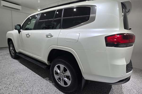 2022 Toyota Landcruiser Sahara FJA300R