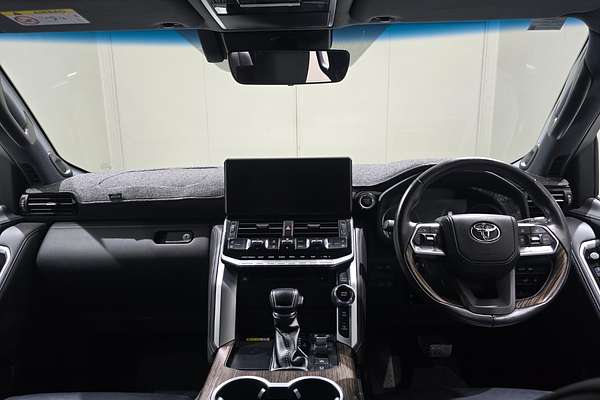 2022 Toyota Landcruiser Sahara FJA300R