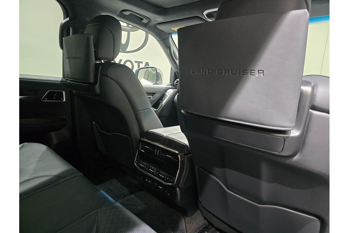 2022 Toyota Landcruiser Sahara FJA300R