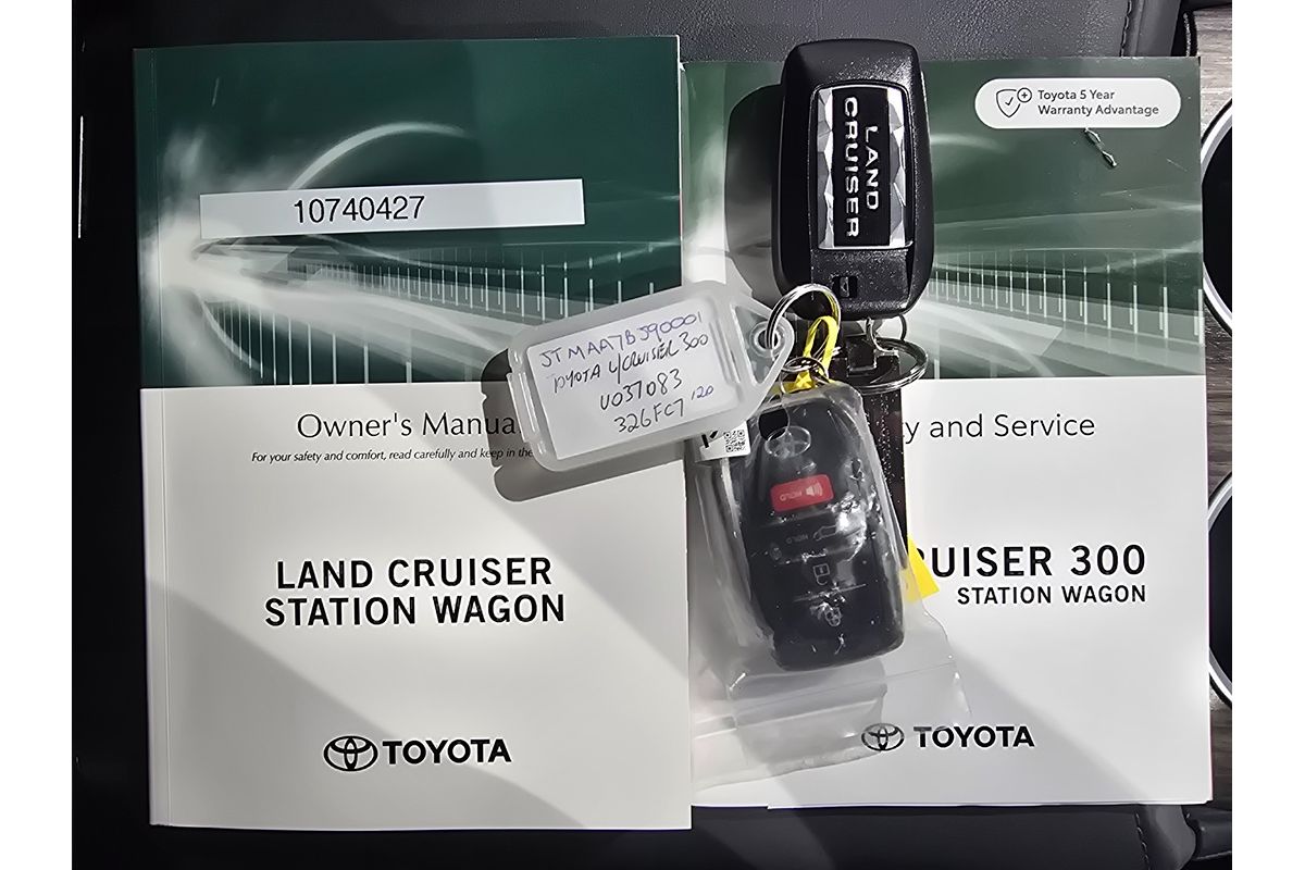 2022 Toyota Landcruiser Sahara FJA300R