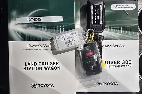 2022 Toyota Landcruiser Sahara FJA300R