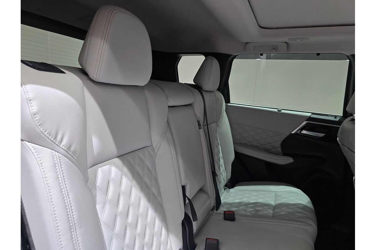 2023 Mitsubishi Outlander Exceed ZM