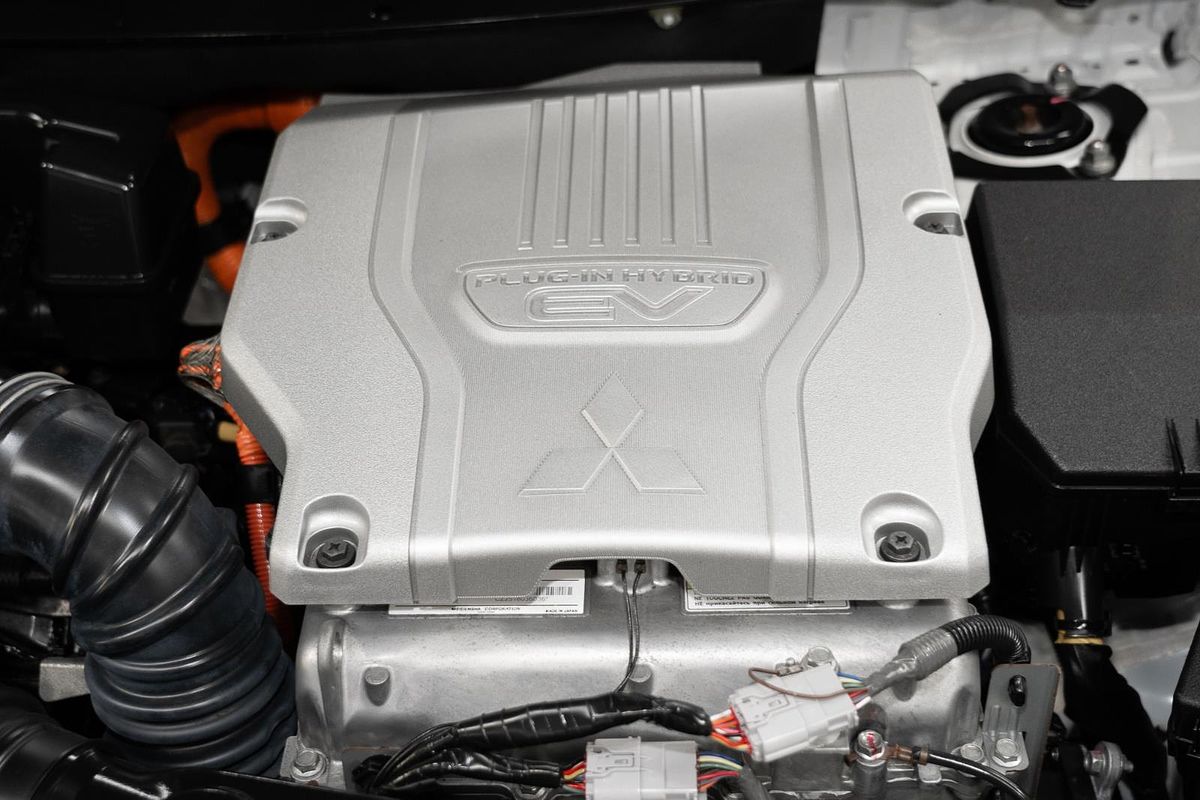 2018 Mitsubishi Outlander PHEV LS ZK