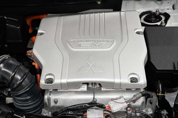 2017 Mitsubishi Outlander PHEV LS ZK