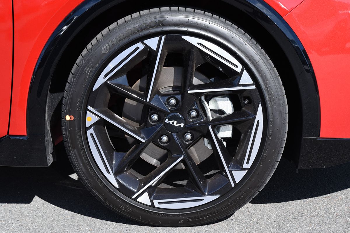 2024 Kia K4 GT-Line CL4m