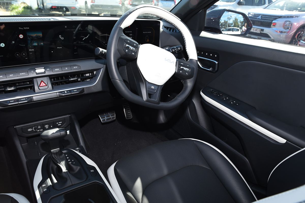 2024 Kia K4 GT-Line CL4m