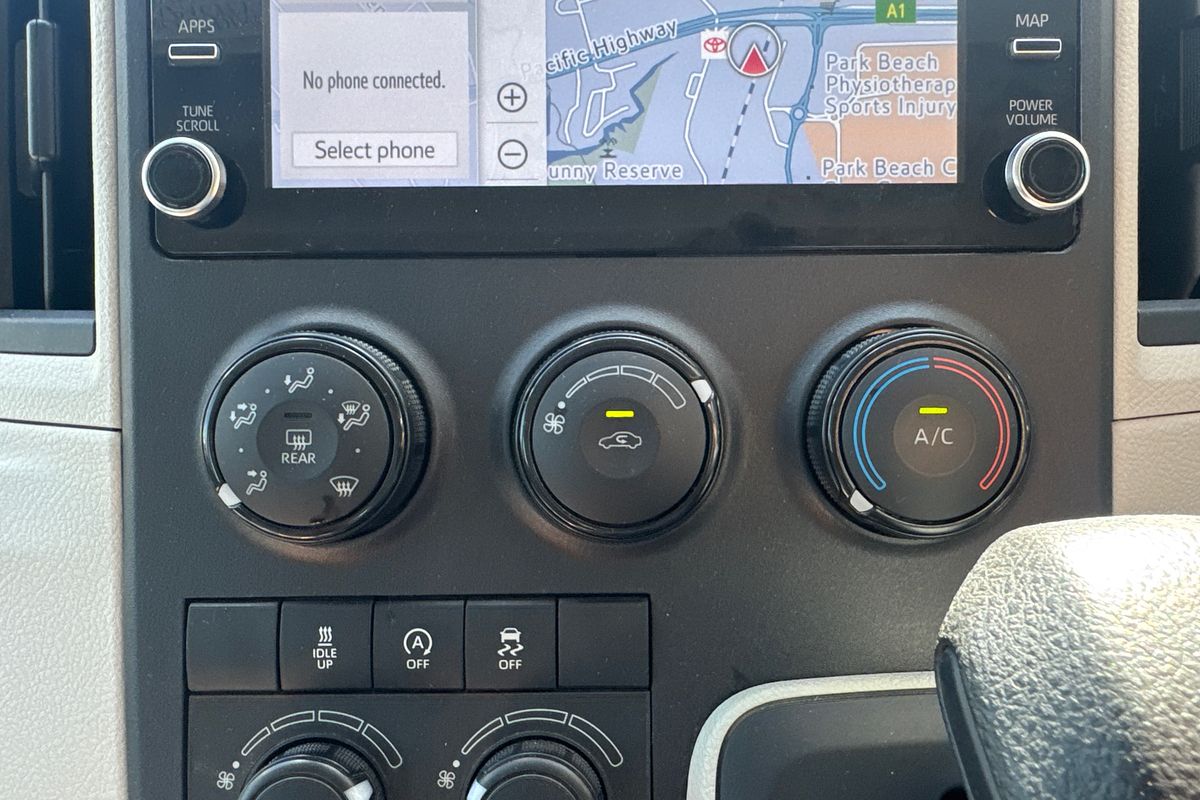 2020 Toyota Hiace Commuter GDH322R