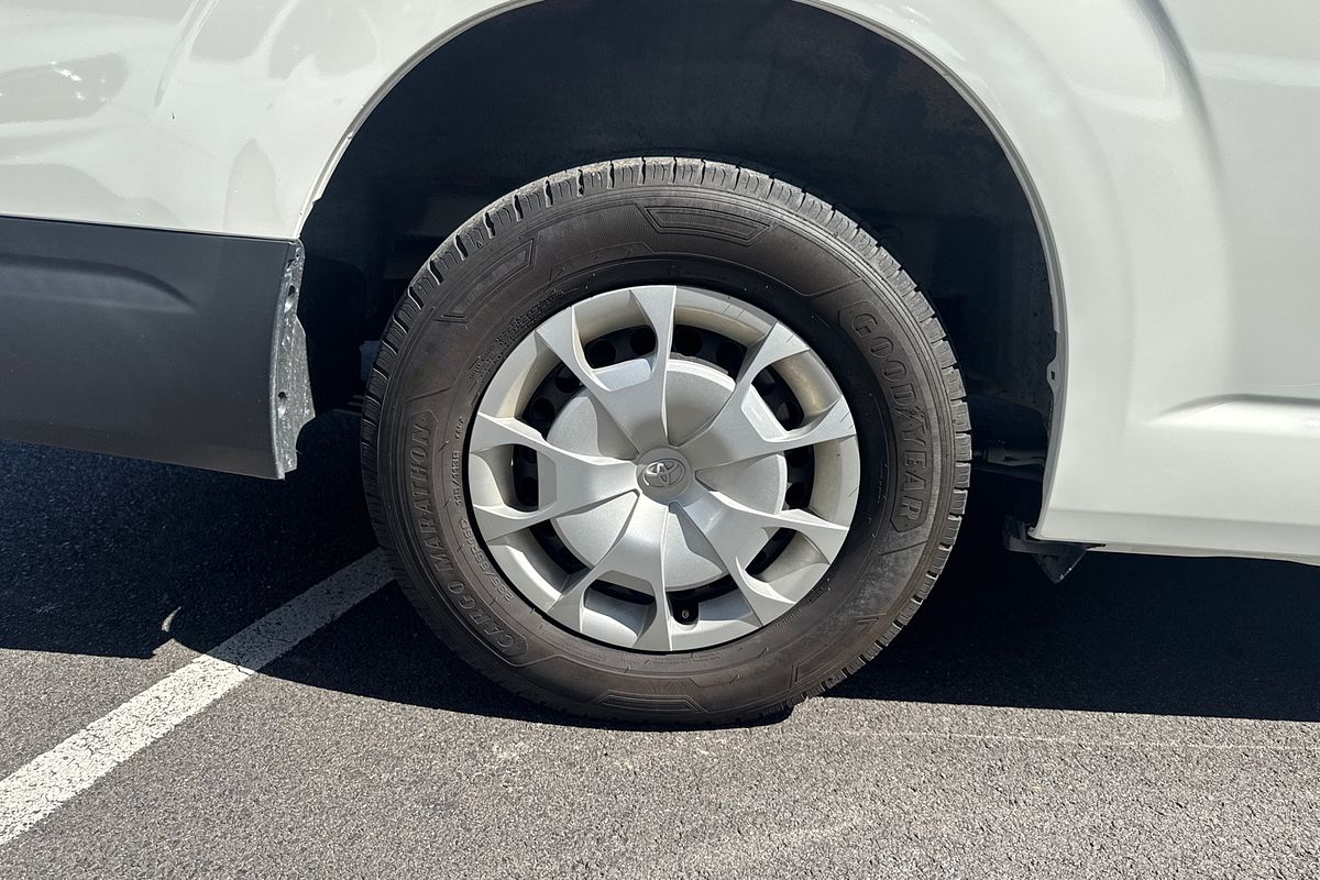 2020 Toyota Hiace Commuter GDH322R
