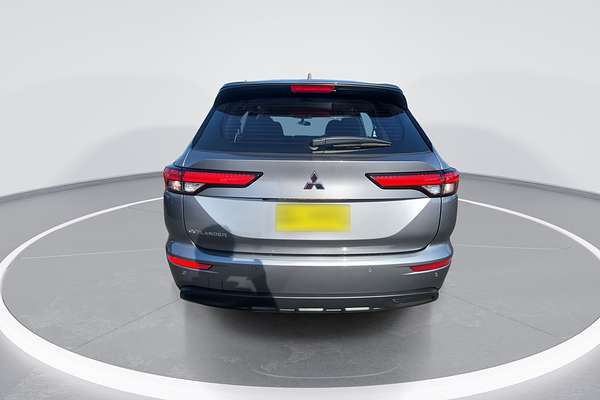 2022 Mitsubishi Outlander ES ZM