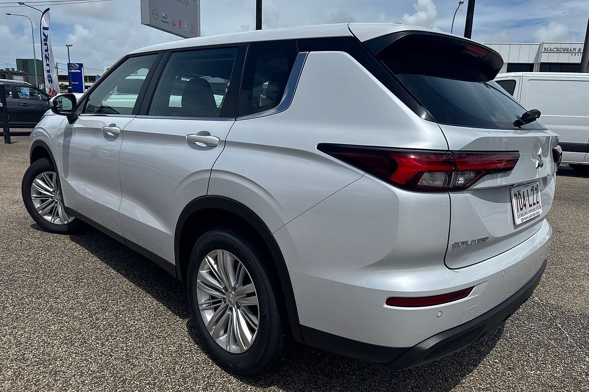 2024 Mitsubishi Outlander ES ZM