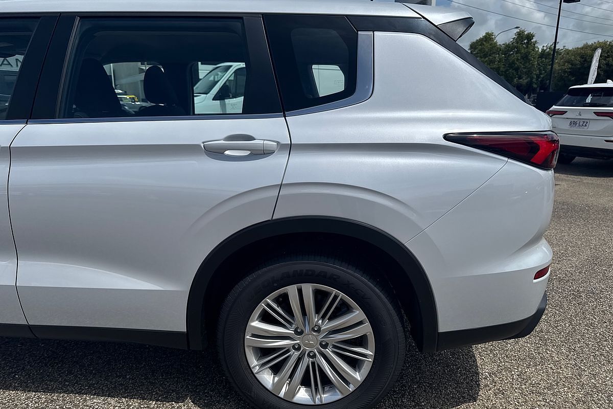 2024 Mitsubishi Outlander ES ZM