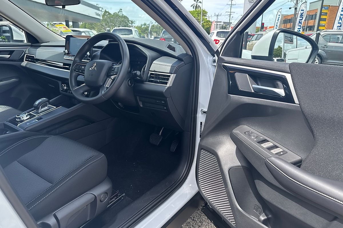 2024 Mitsubishi Outlander ES ZM