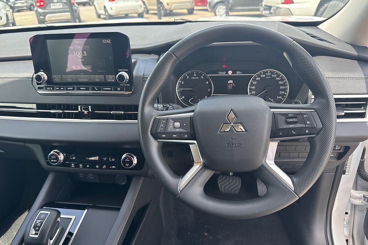 2024 Mitsubishi Outlander ES ZM