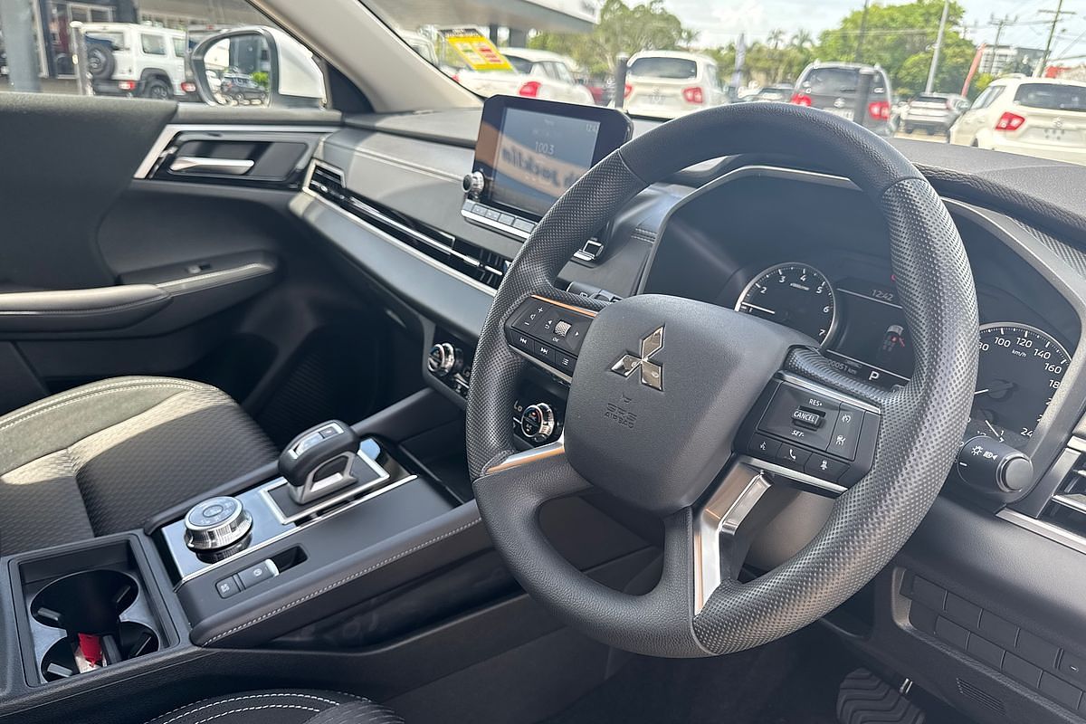 2024 Mitsubishi Outlander ES ZM