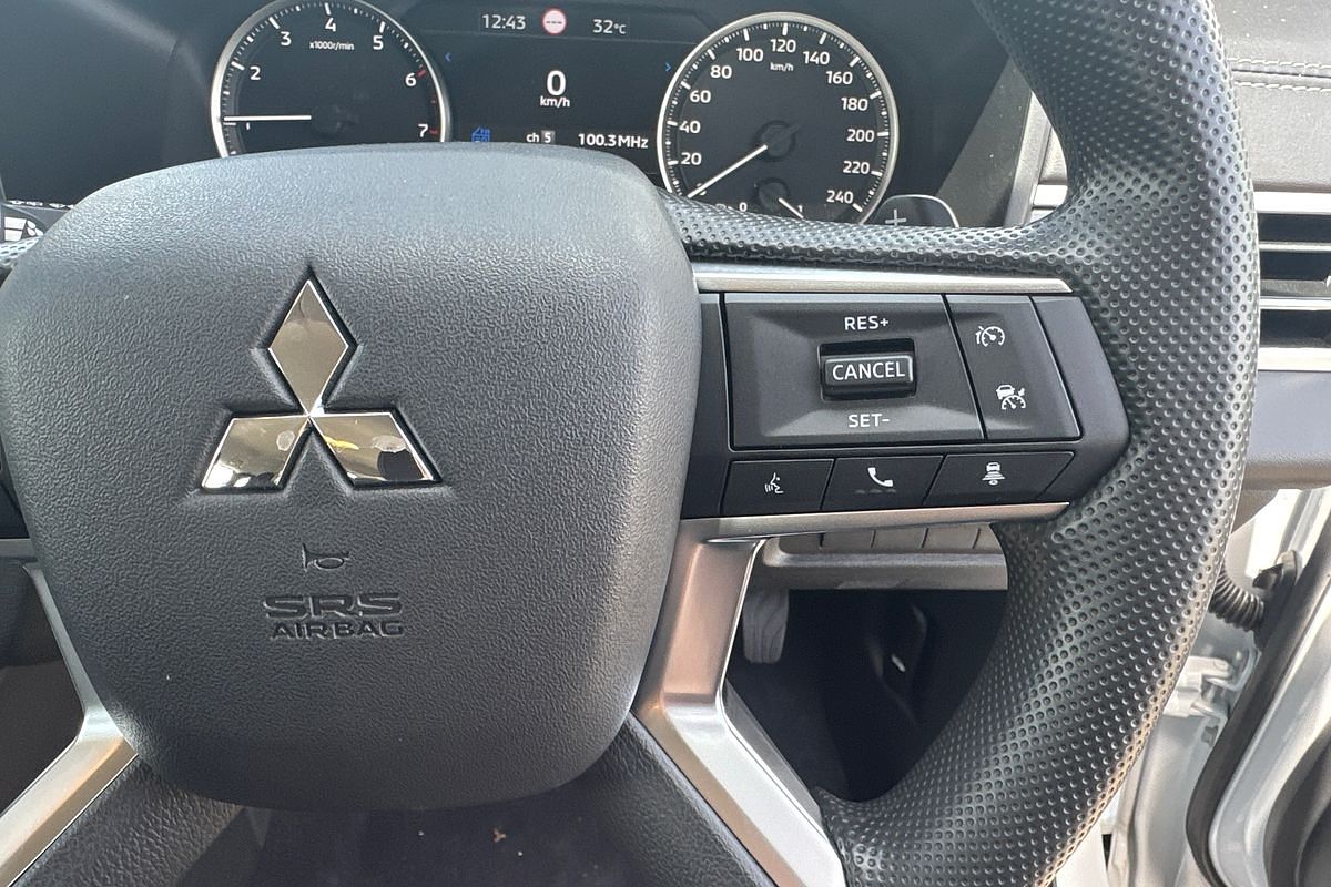 2024 Mitsubishi Outlander ES ZM