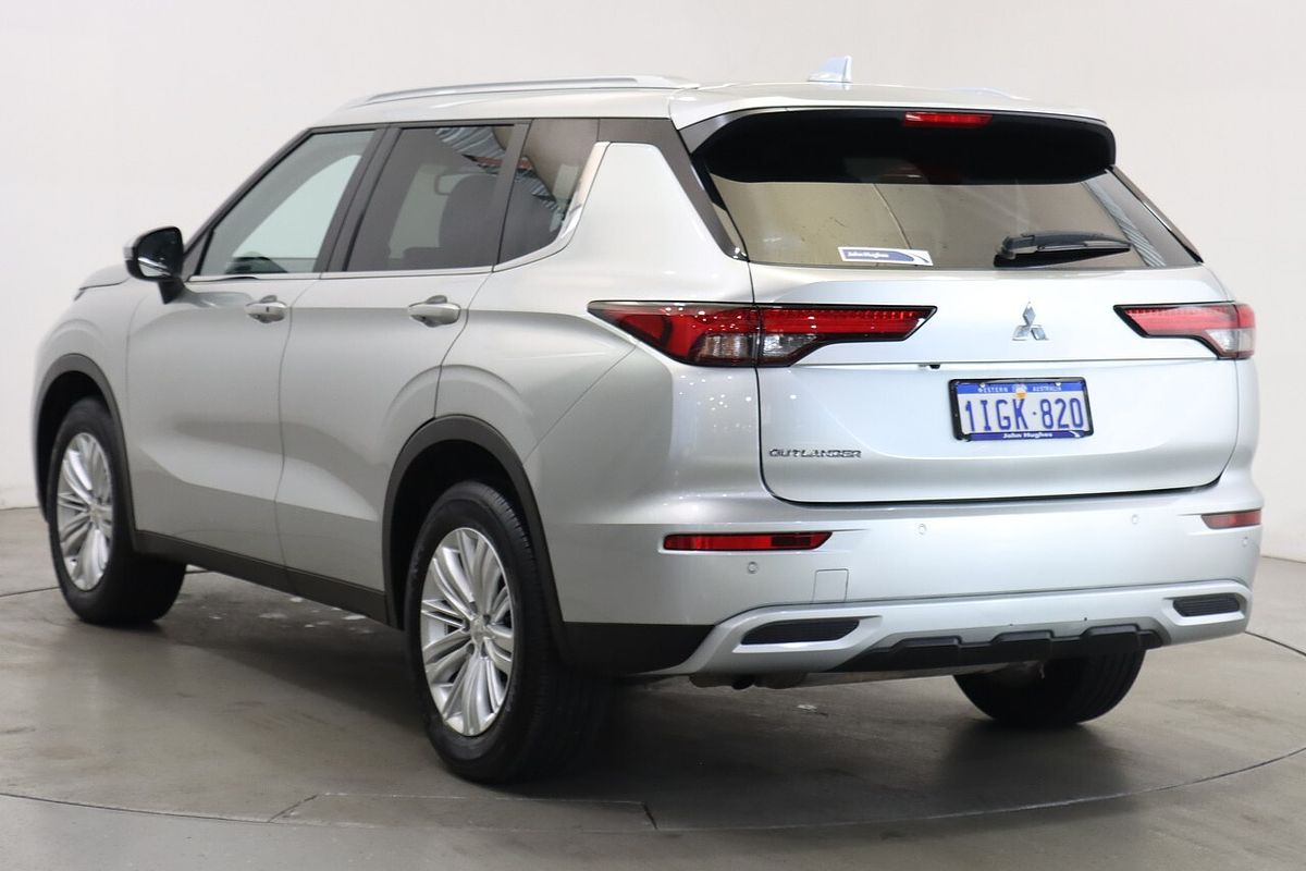 2024 Mitsubishi Outlander LS ZM