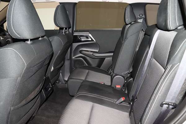 2024 Mitsubishi Outlander LS ZM