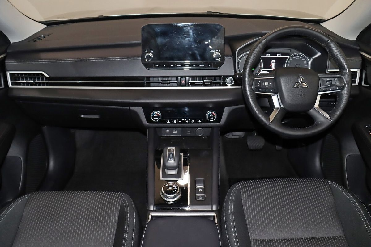 2024 Mitsubishi Outlander LS ZM