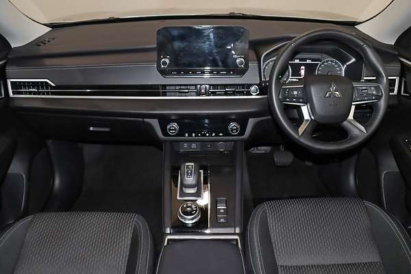 2024 Mitsubishi Outlander LS ZM