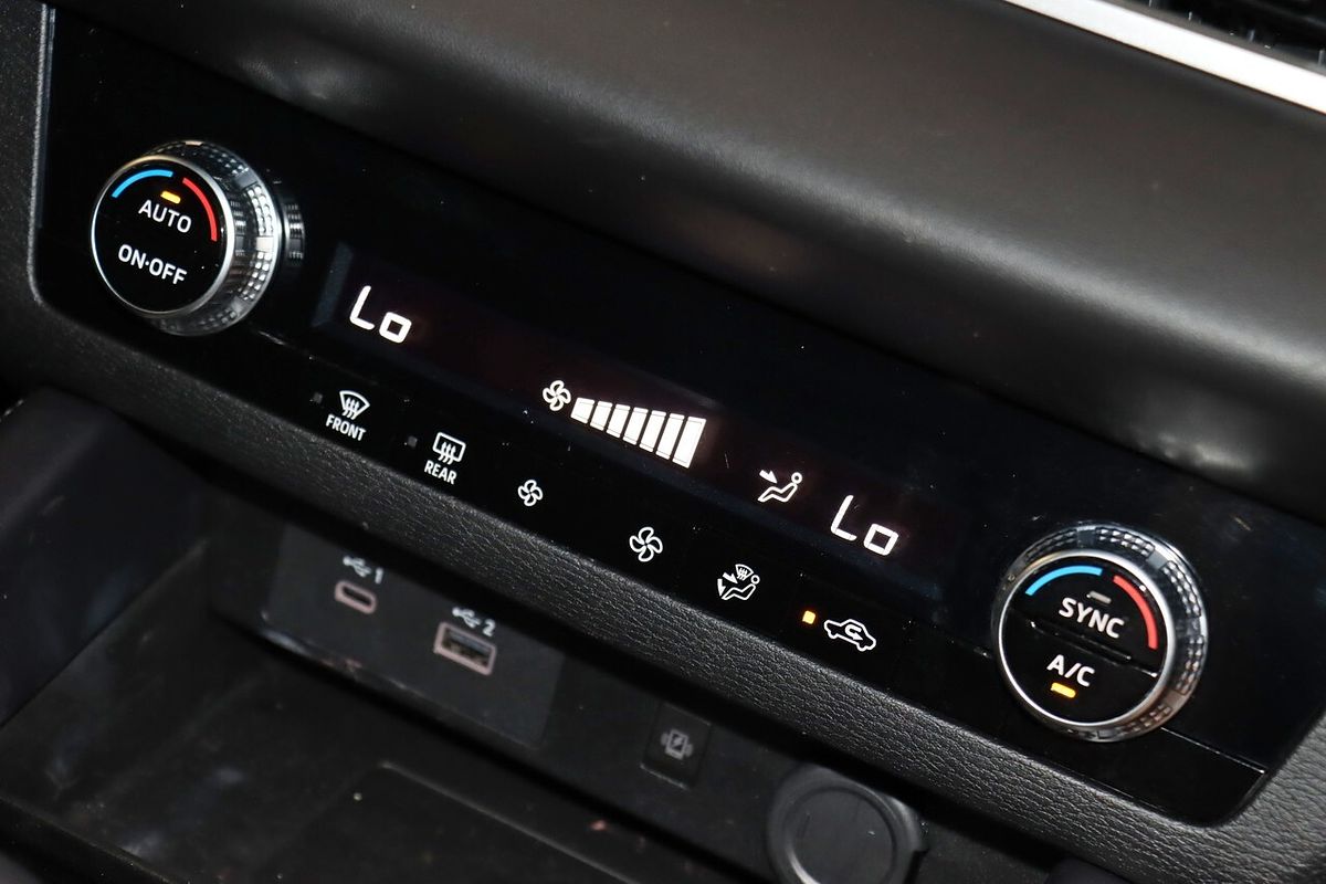2024 Mitsubishi Outlander LS ZM