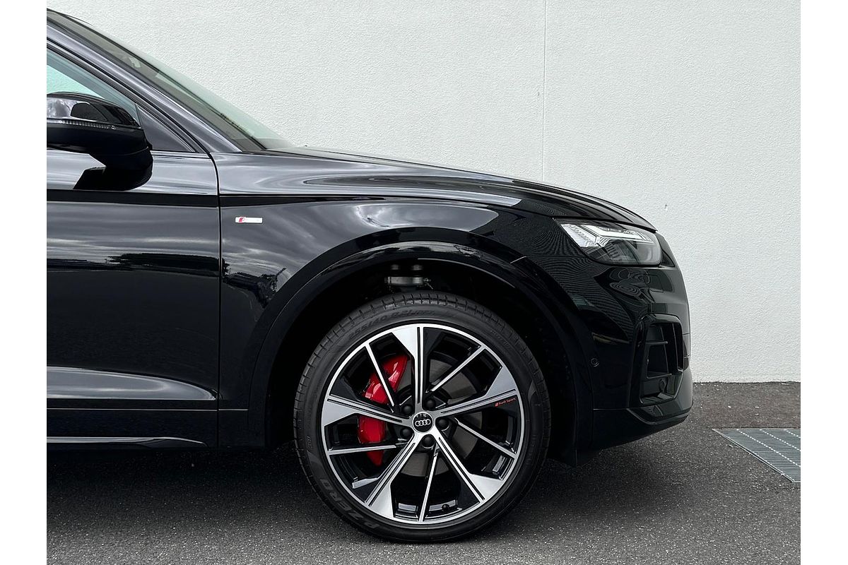 2024 Audi Q5 55 TFSI e S line FY