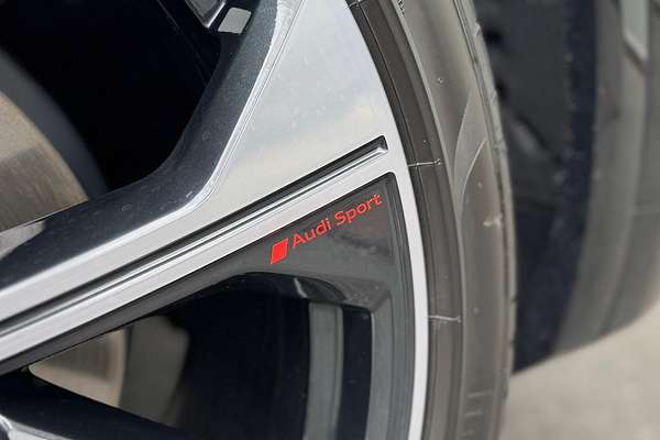 2024 Audi Q5 55 TFSI e S line FY