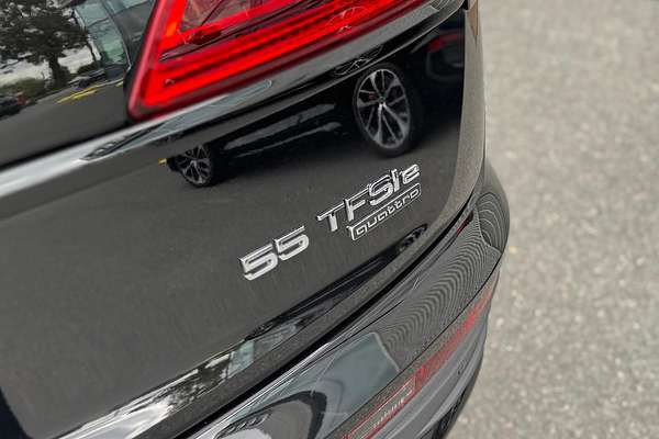 2024 Audi Q5 55 TFSI e S line FY