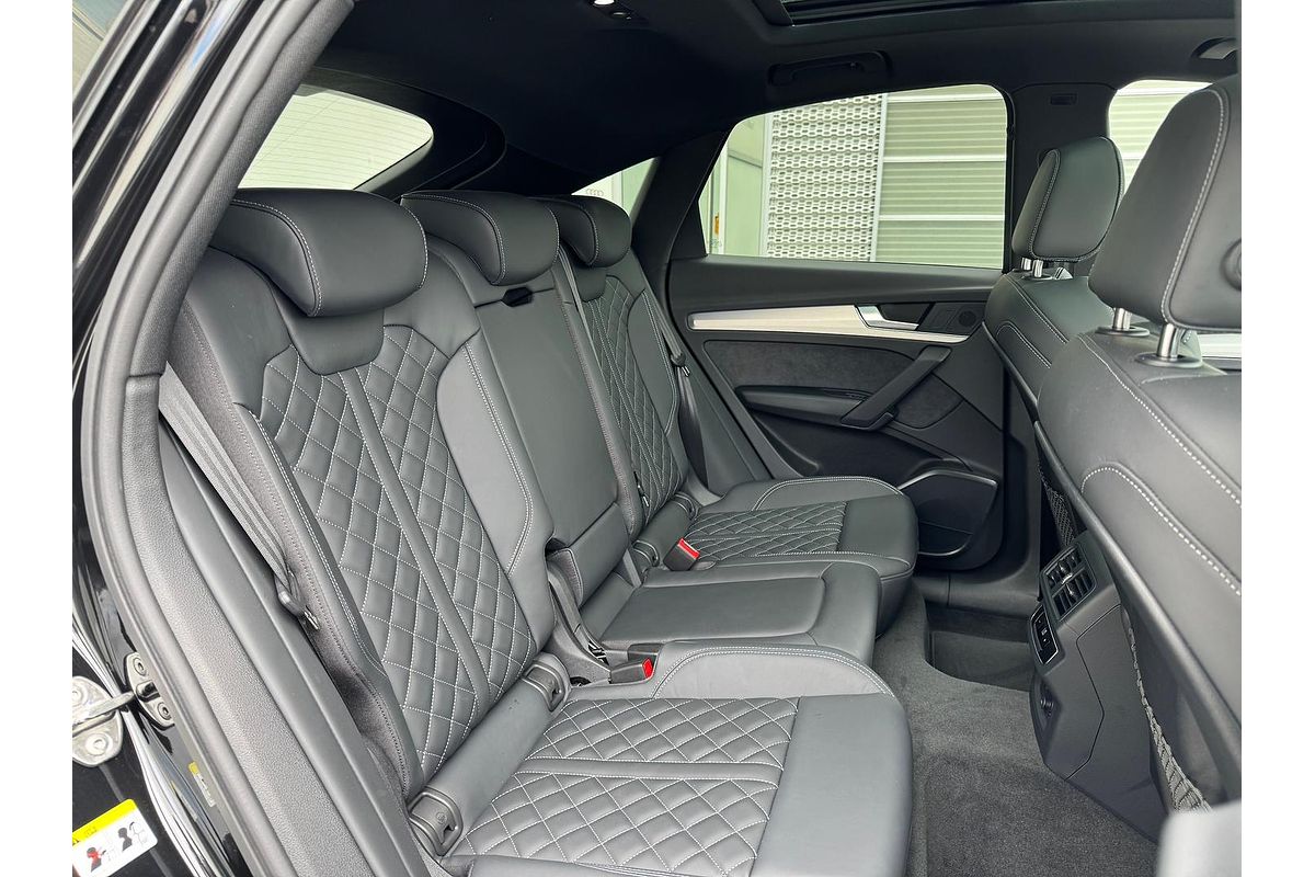 2024 Audi Q5 55 TFSI e S line FY
