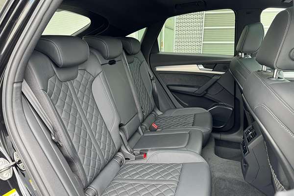 2024 Audi Q5 55 TFSI e S line FY