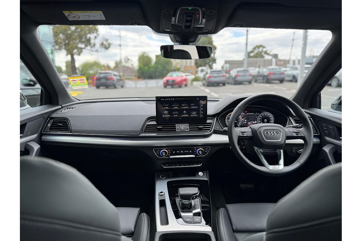 2024 Audi Q5 55 TFSI e S line FY