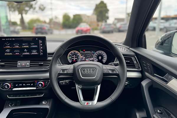 2024 Audi Q5 55 TFSI e S line FY