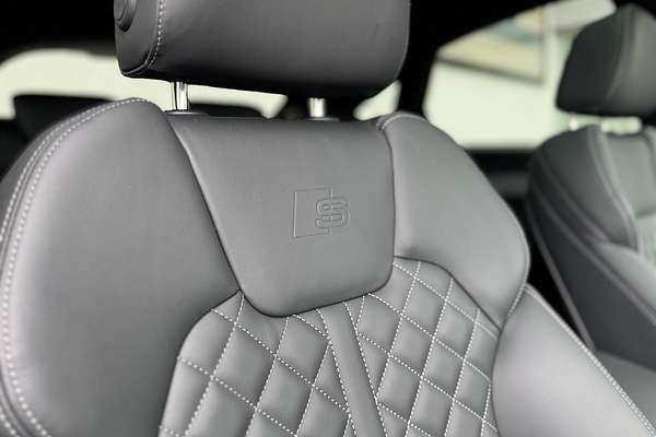2024 Audi Q5 55 TFSI e S line FY