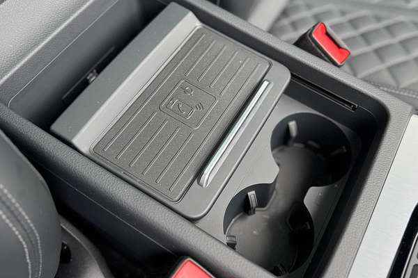 2024 Audi Q5 55 TFSI e S line FY