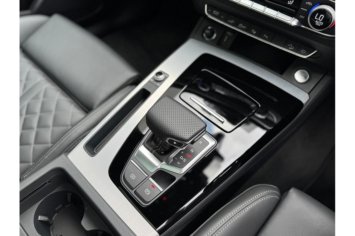 2024 Audi Q5 55 TFSI e S line FY