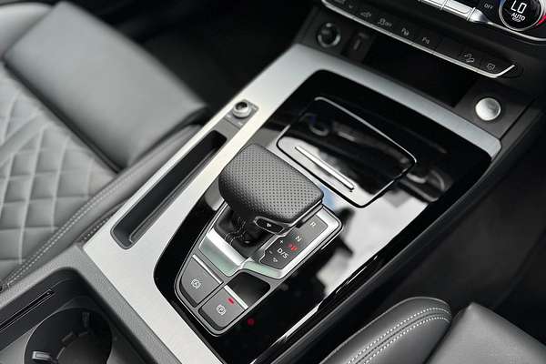 2024 Audi Q5 55 TFSI e S line FY