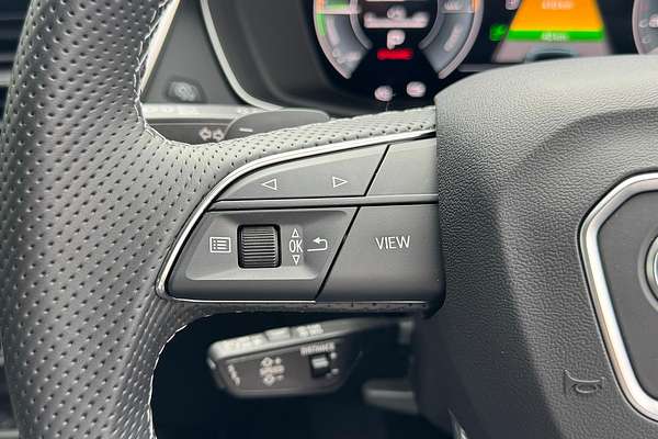 2024 Audi Q5 55 TFSI e S line FY