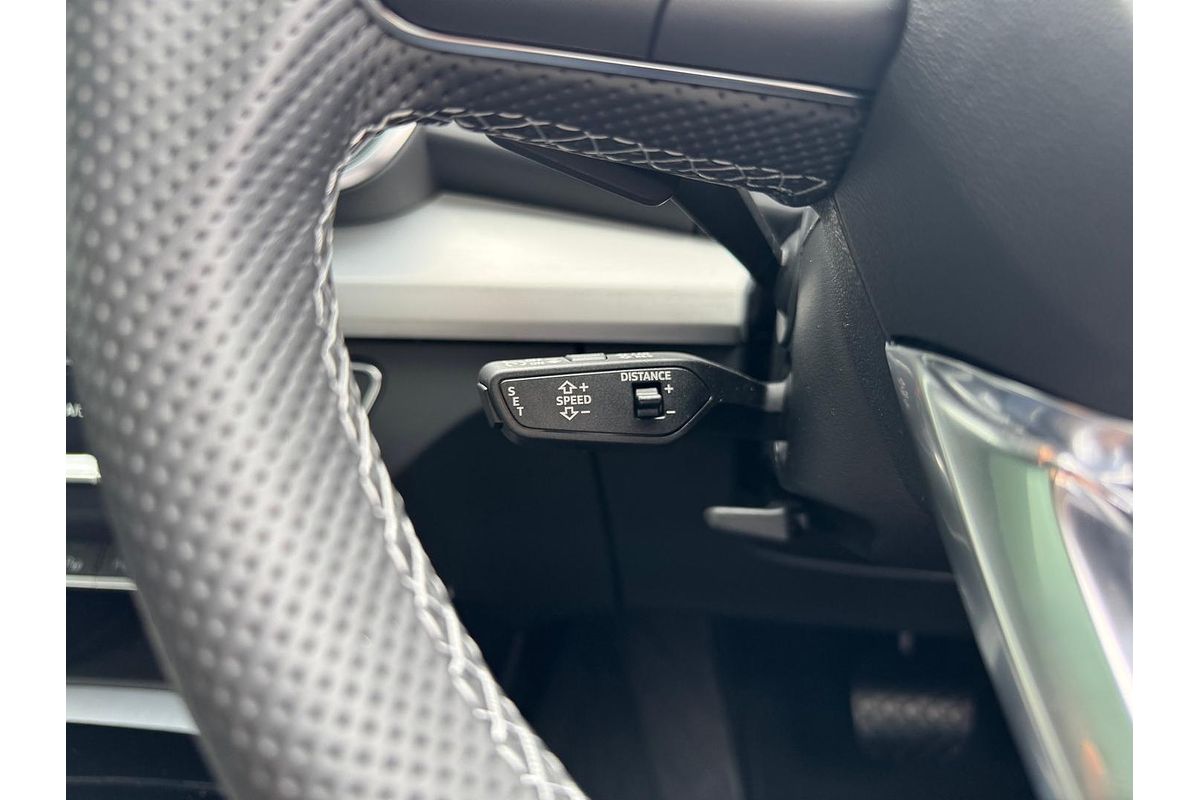2024 Audi Q5 55 TFSI e S line FY