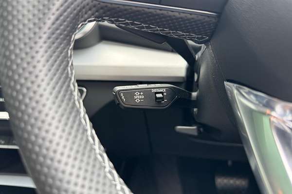2024 Audi Q5 55 TFSI e S line FY