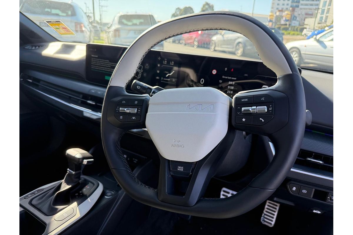 2025 Kia K4 GT-Line CL4m