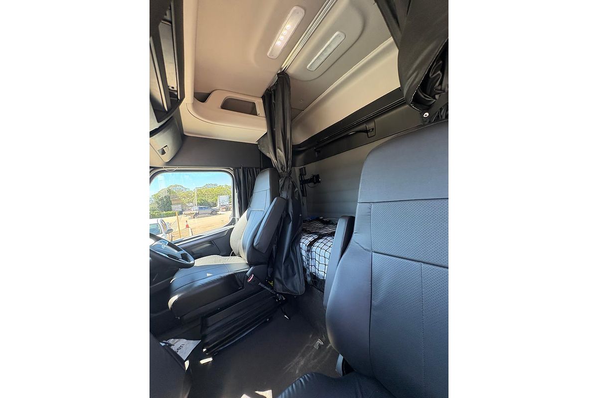 2024 Freightliner Cascadia 126