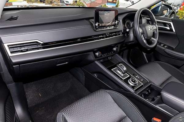 2024 Mitsubishi Outlander ES ZM