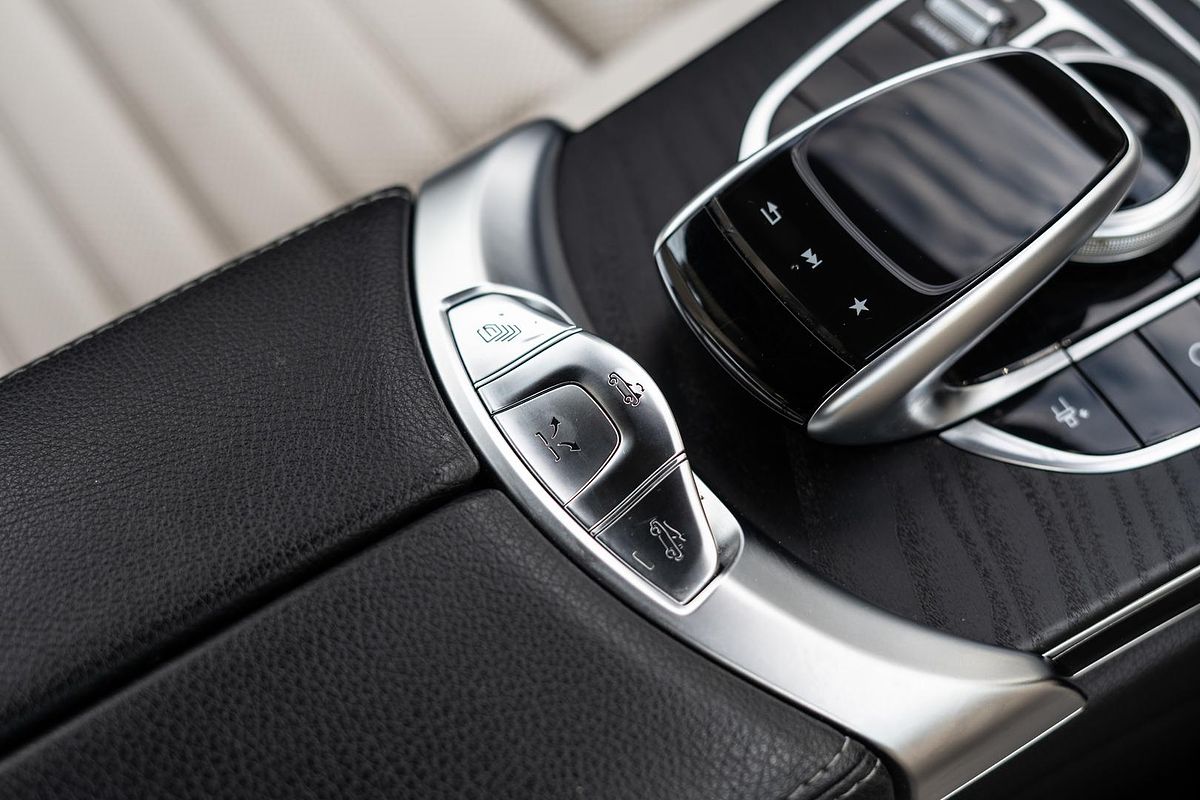 2018 Mercedes-Benz C-Class C300 A205