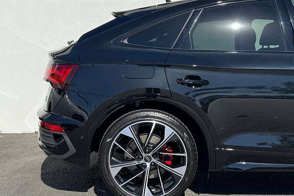 2024 Audi Q5 55 TFSI e S Line FY