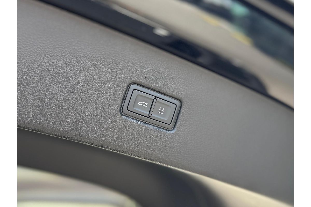 2024 Audi Q5 55 TFSI e S Line FY