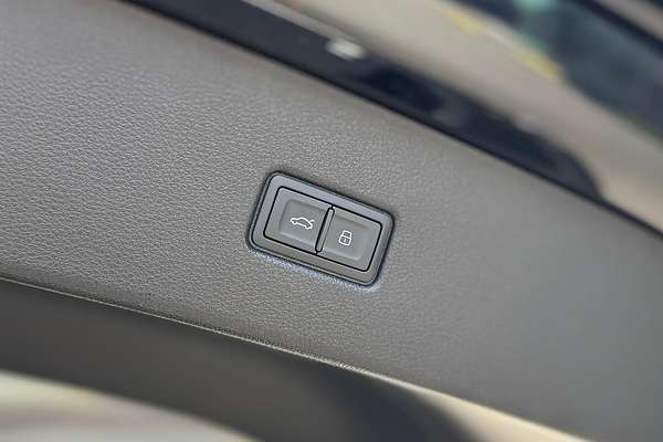 2024 Audi Q5 55 TFSI e S Line FY