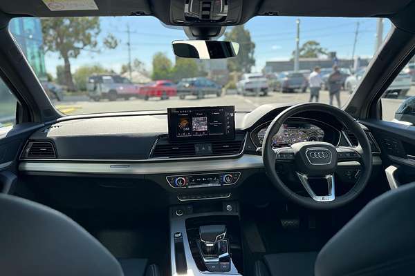 2024 Audi Q5 55 TFSI e S Line FY