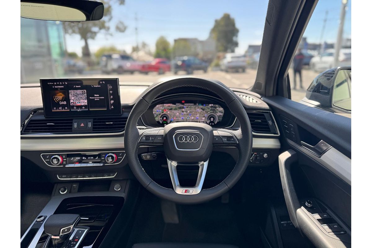 2024 Audi Q5 55 TFSI e S Line FY