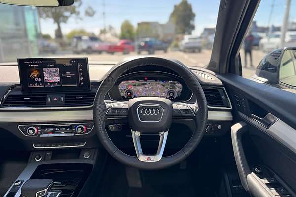 2024 Audi Q5 55 TFSI e S Line FY