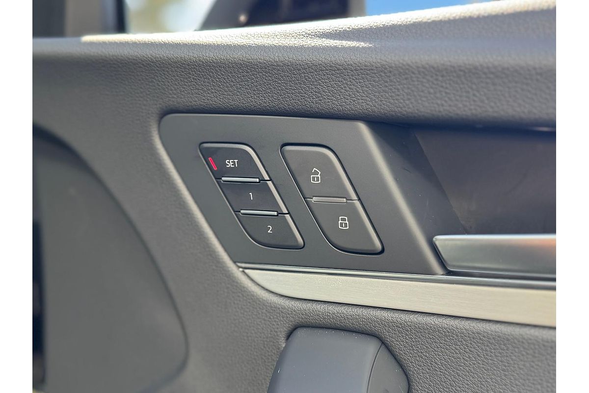 2024 Audi Q5 55 TFSI e S Line FY